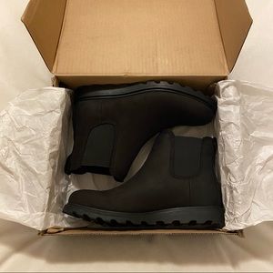 BRAND NEW SOREL CHELSEA BOOTS, Size 8
